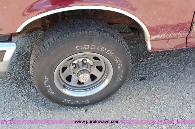 image for item H6930 1990 Ford F150 pickup truck