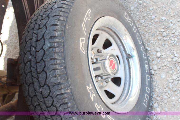 image for item H6930 1990 Ford F150 pickup truck