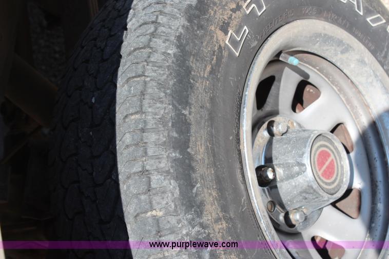 image for item H6930 1990 Ford F150 pickup truck