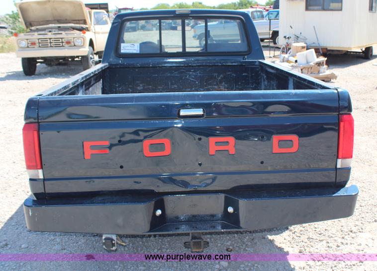 image for item H6931 1989 Ford F150 XLT pickup truck
