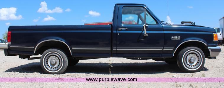 image for item H6931 1989 Ford F150 XLT pickup truck