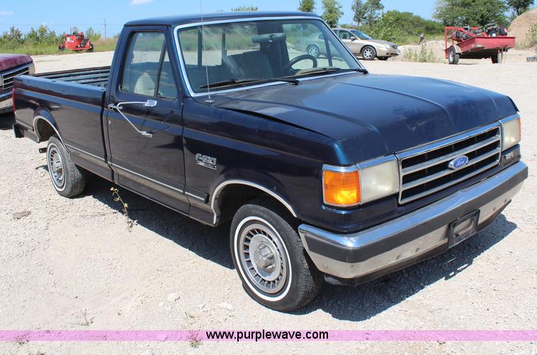 image for item H6931 1989 Ford F150 XLT pickup truck