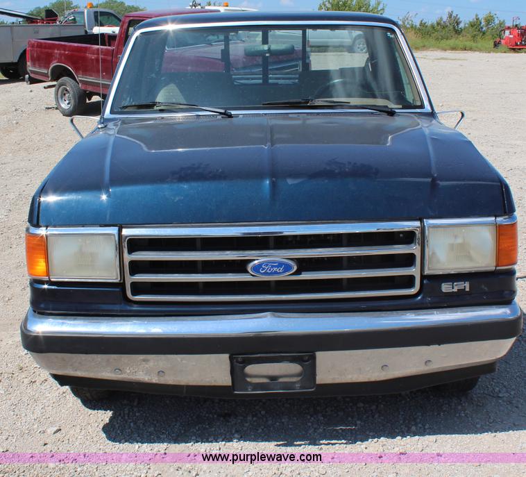 image for item H6931 1989 Ford F150 XLT pickup truck