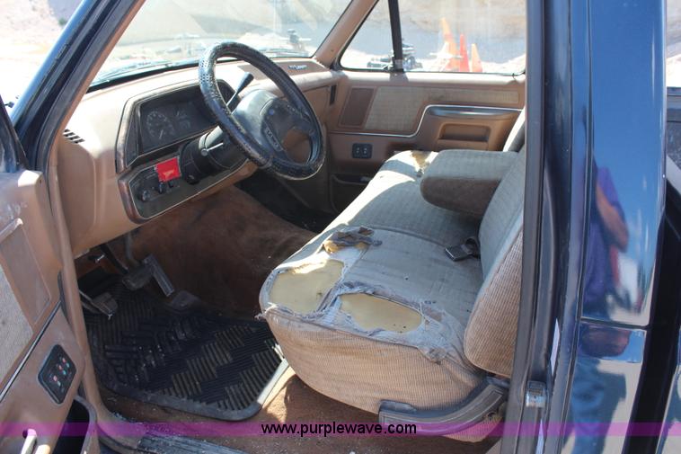 image for item H6931 1989 Ford F150 XLT pickup truck