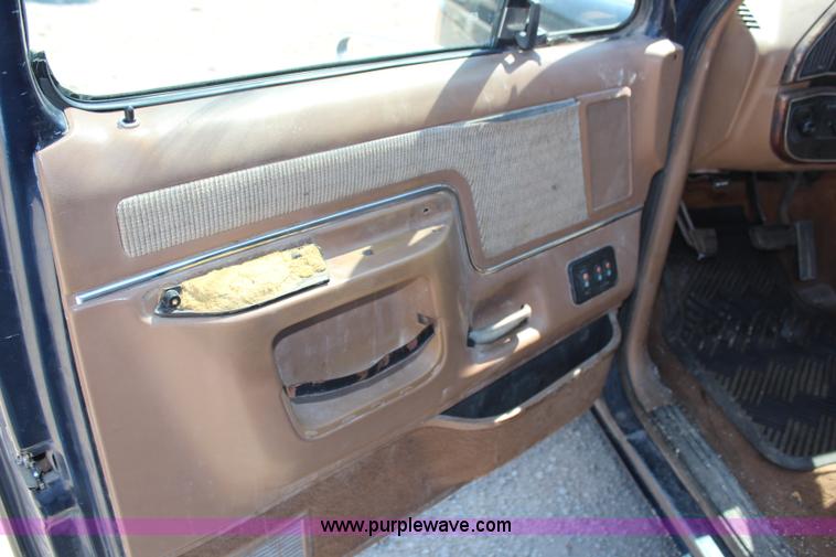 image for item H6931 1989 Ford F150 XLT pickup truck