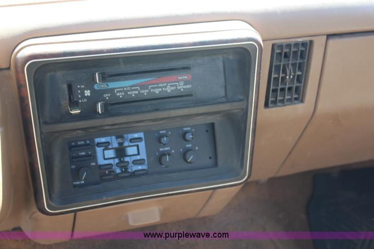 image for item H6931 1989 Ford F150 XLT pickup truck