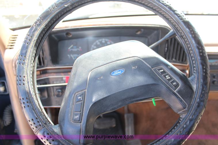 image for item H6931 1989 Ford F150 XLT pickup truck