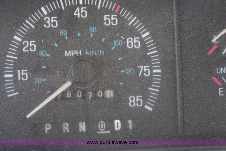 image for item H6931 1989 Ford F150 XLT pickup truck