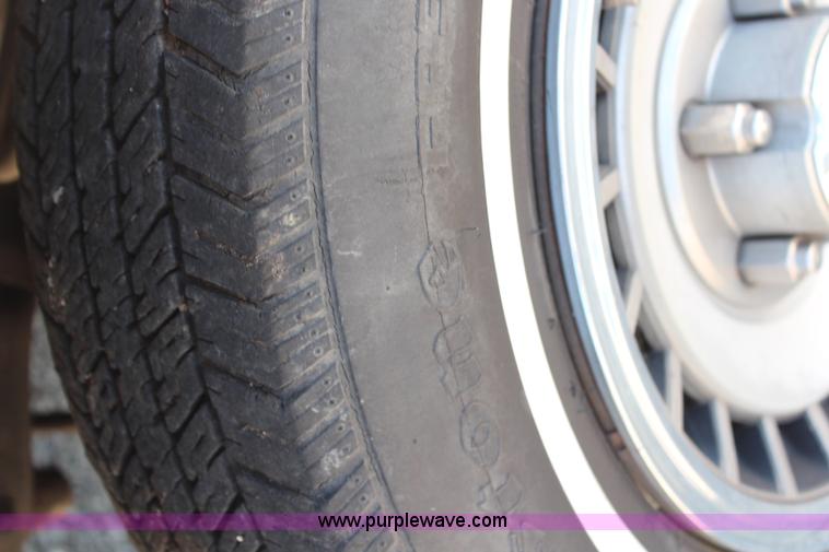 image for item H6931 1989 Ford F150 XLT pickup truck