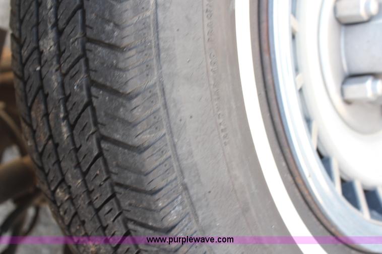 image for item H6931 1989 Ford F150 XLT pickup truck