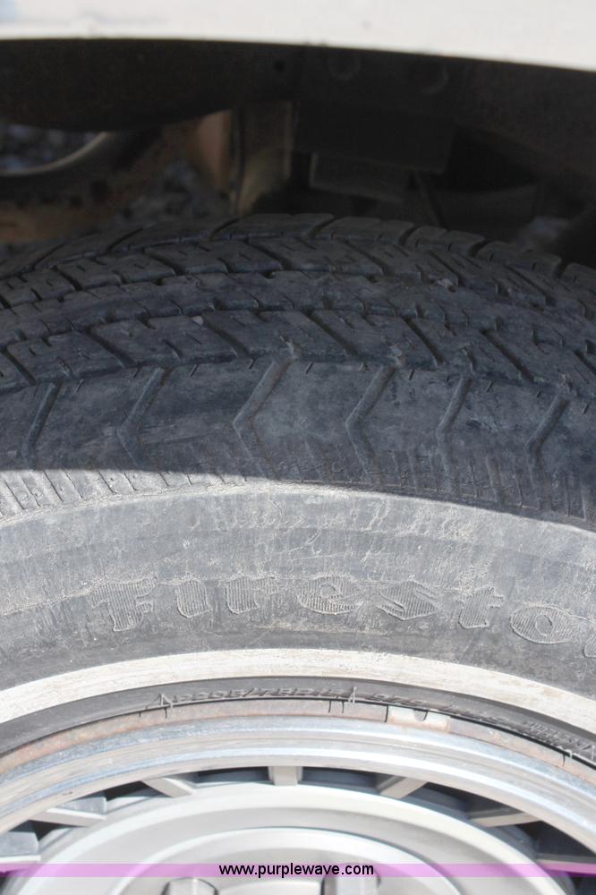 image for item H6931 1989 Ford F150 XLT pickup truck