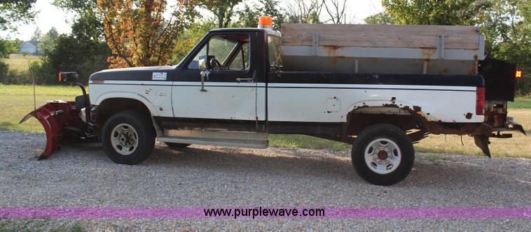 image for item H6997 1986 Ford F250 pickup truck