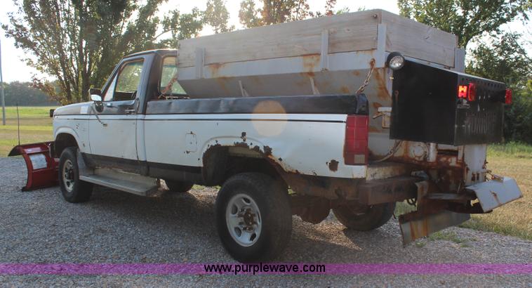 image for item H6997 1986 Ford F250 pickup truck