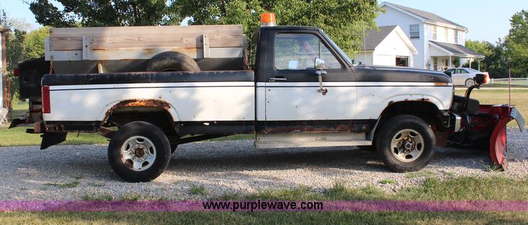 image for item H6997 1986 Ford F250 pickup truck