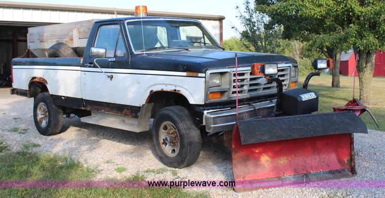 image for item H6997 1986 Ford F250 pickup truck