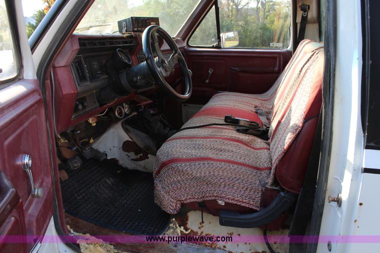 image for item H6997 1986 Ford F250 pickup truck