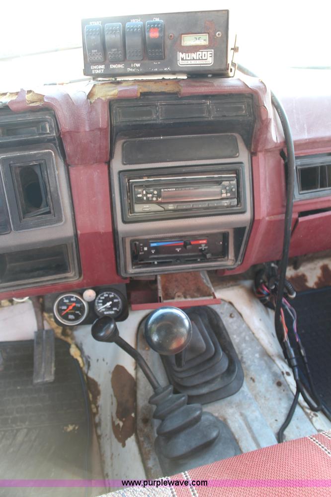 image for item H6997 1986 Ford F250 pickup truck