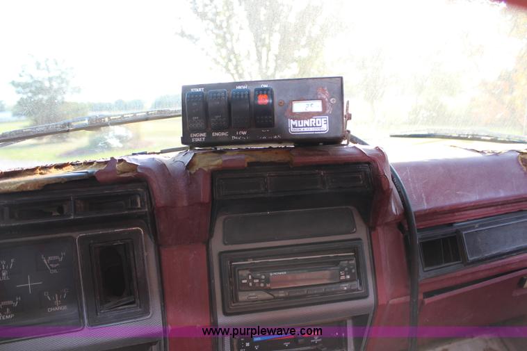 image for item H6997 1986 Ford F250 pickup truck