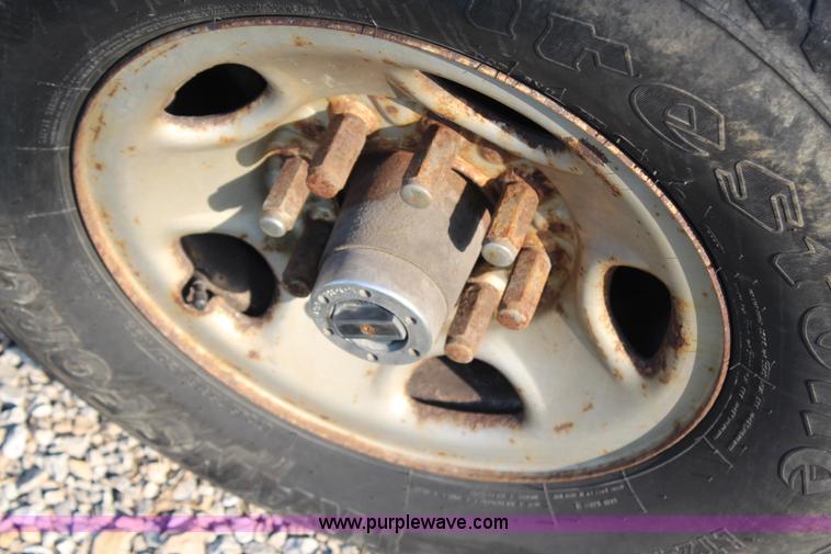 image for item H6997 1986 Ford F250 pickup truck