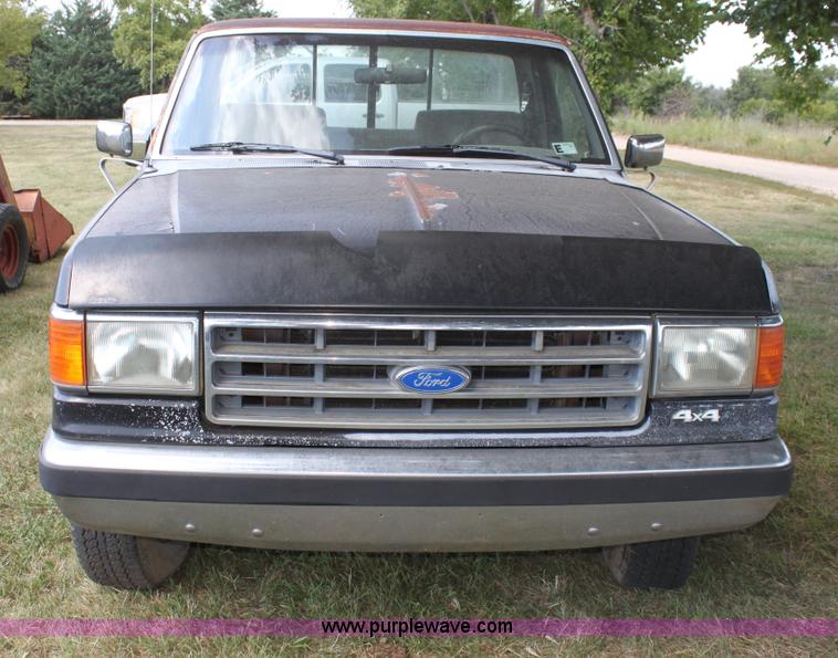 image for item H7333 1990 Ford F150 Lariat pickup truck