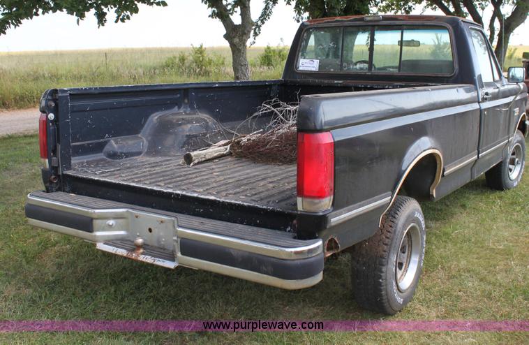 image for item H7333 1990 Ford F150 Lariat pickup truck