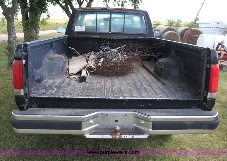 image for item H7333 1990 Ford F150 Lariat pickup truck