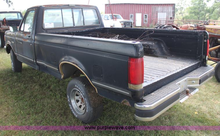 image for item H7333 1990 Ford F150 Lariat pickup truck