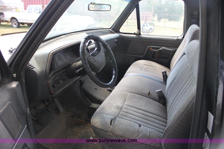 image for item H7333 1990 Ford F150 Lariat pickup truck