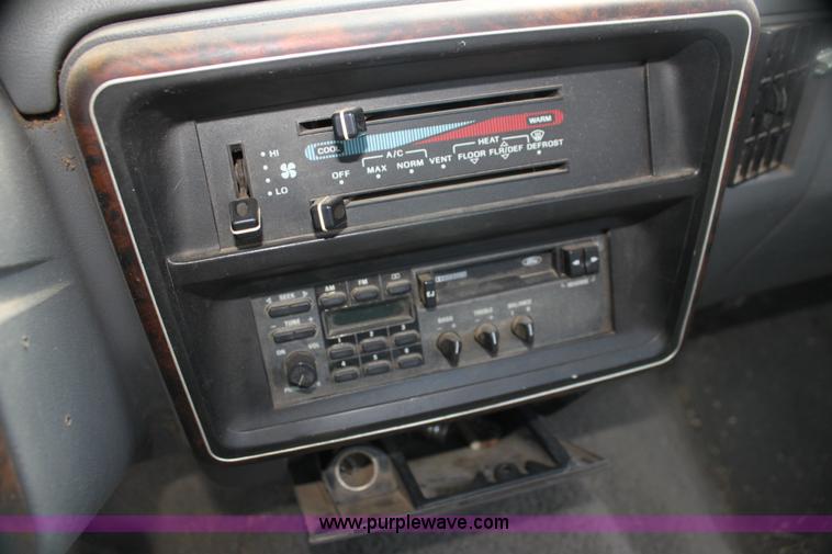 image for item H7333 1990 Ford F150 Lariat pickup truck