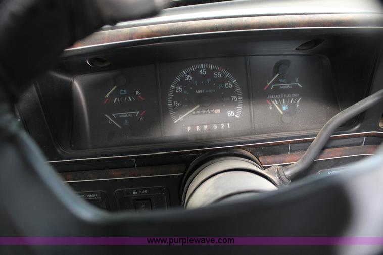 image for item H7333 1990 Ford F150 Lariat pickup truck