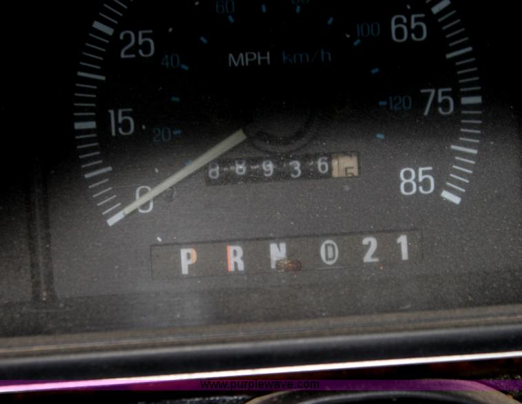 image for item H7333 1990 Ford F150 Lariat pickup truck