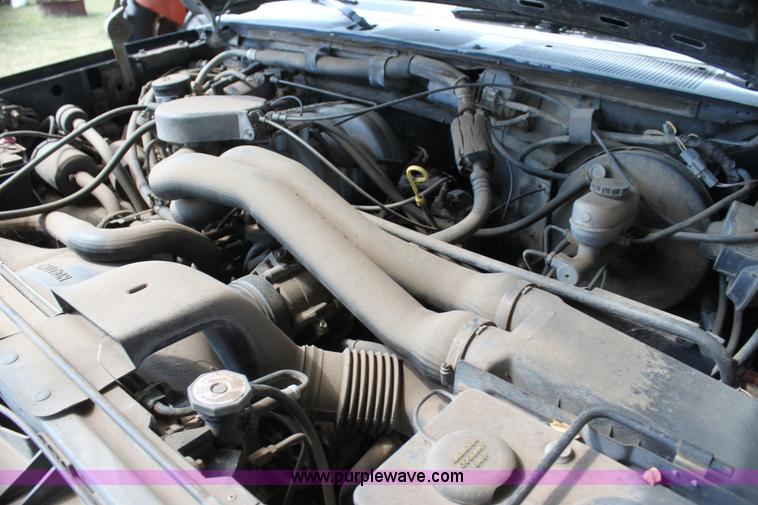 image for item H7333 1990 Ford F150 Lariat pickup truck