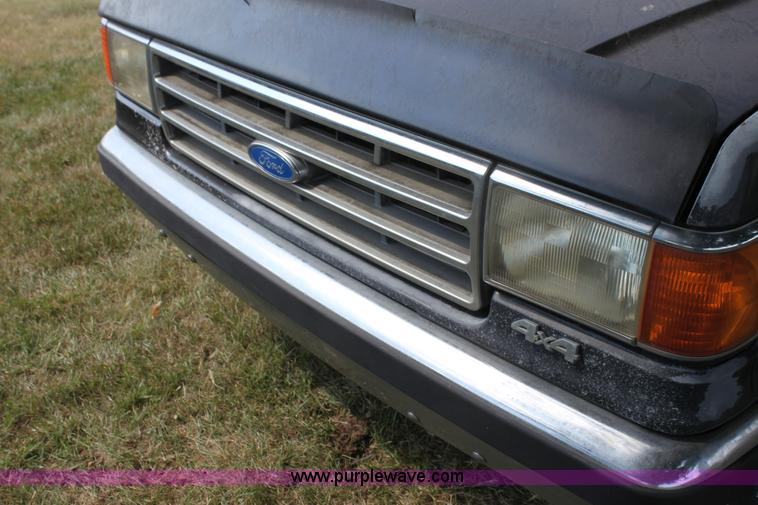 image for item H7333 1990 Ford F150 Lariat pickup truck