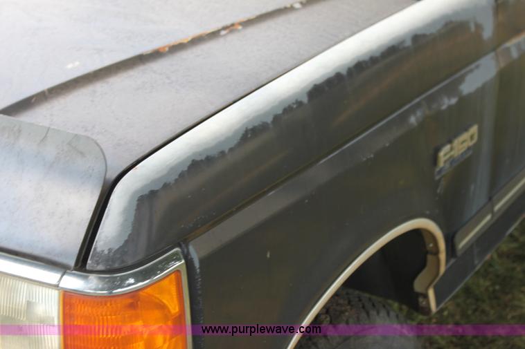 image for item H7333 1990 Ford F150 Lariat pickup truck