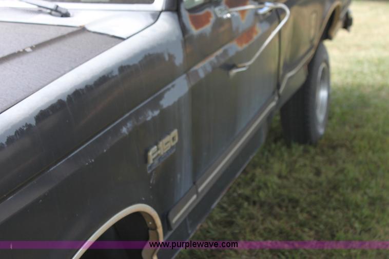 image for item H7333 1990 Ford F150 Lariat pickup truck