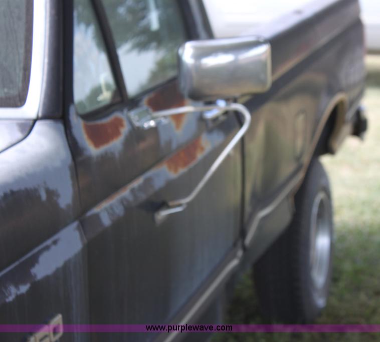 image for item H7333 1990 Ford F150 Lariat pickup truck