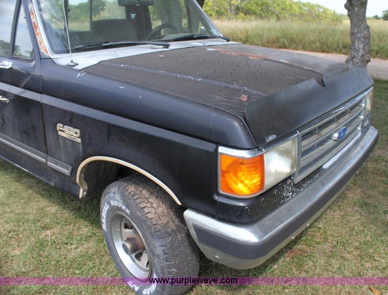 image for item H7333 1990 Ford F150 Lariat pickup truck