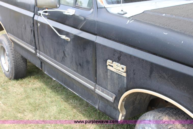 image for item H7333 1990 Ford F150 Lariat pickup truck