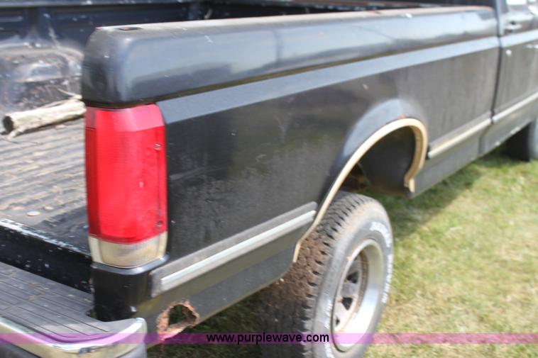 image for item H7333 1990 Ford F150 Lariat pickup truck