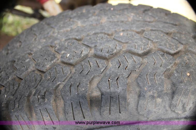 image for item H7333 1990 Ford F150 Lariat pickup truck