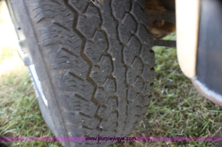 image for item H7333 1990 Ford F150 Lariat pickup truck