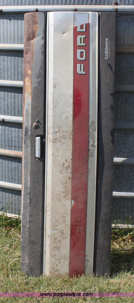 image for item H7333 1990 Ford F150 Lariat pickup truck