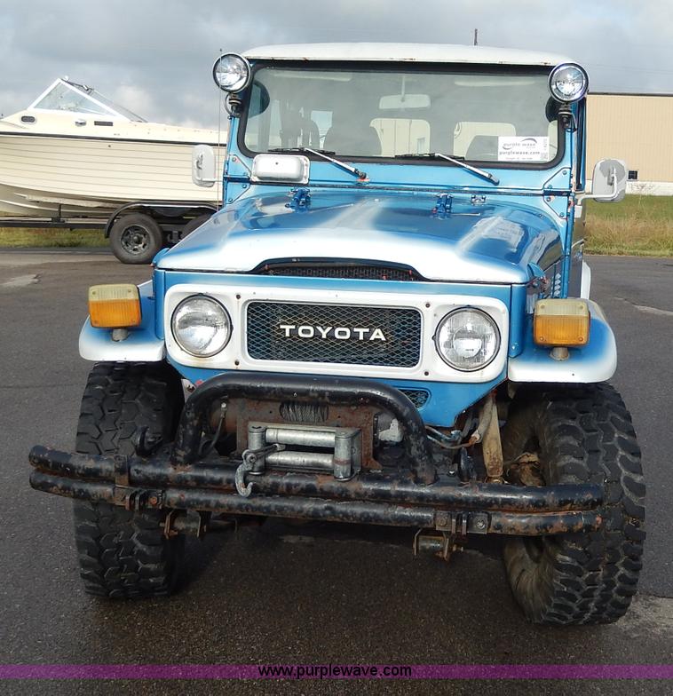 image for item I4272 1983 Toyota Land Cruiser SUV