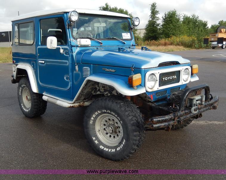 image for item I4272 1983 Toyota Land Cruiser SUV