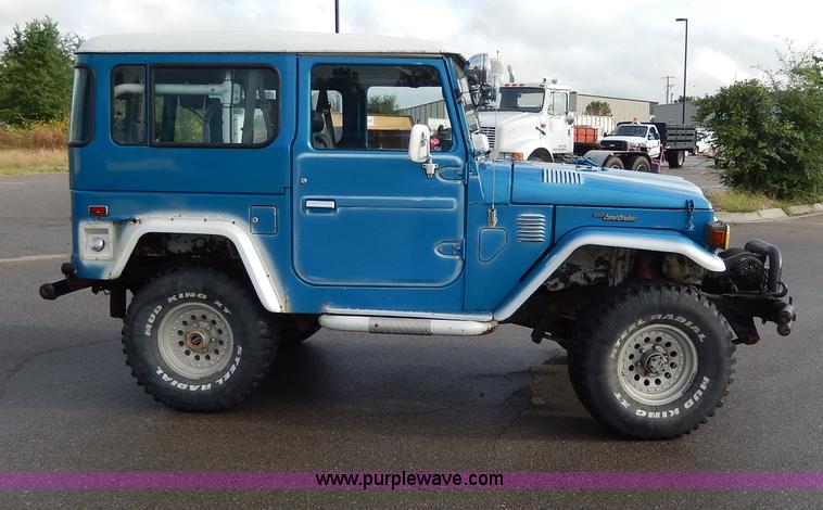 image for item I4272 1983 Toyota Land Cruiser SUV