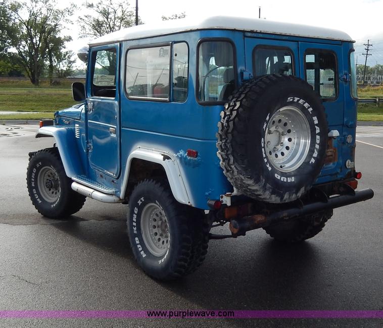 image for item I4272 1983 Toyota Land Cruiser SUV