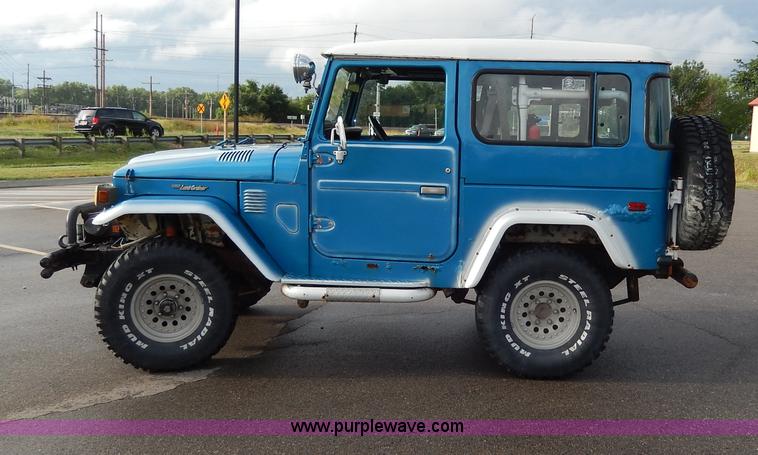 image for item I4272 1983 Toyota Land Cruiser SUV