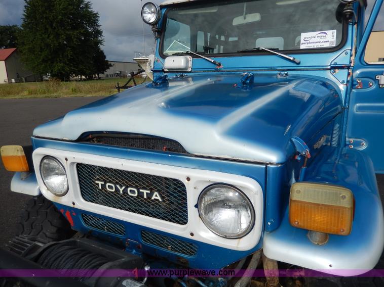 image for item I4272 1983 Toyota Land Cruiser SUV