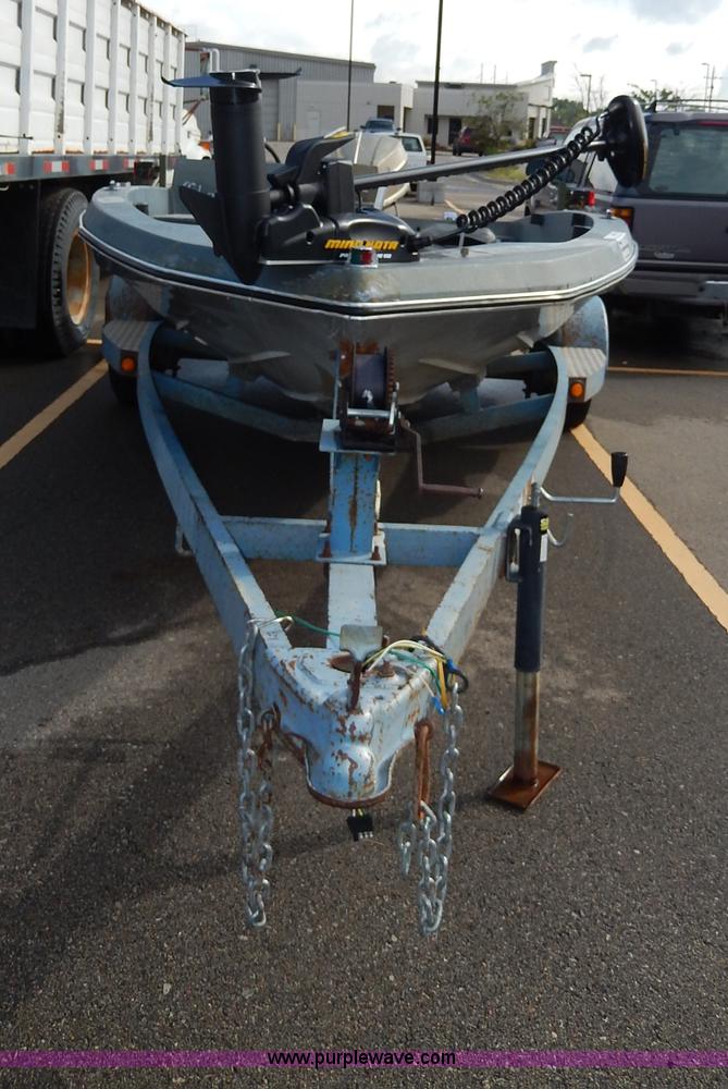 image for item I4299 1976 Champion 17' fiberglass boat