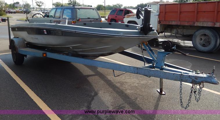 image for item I4299 1976 Champion 17' fiberglass boat